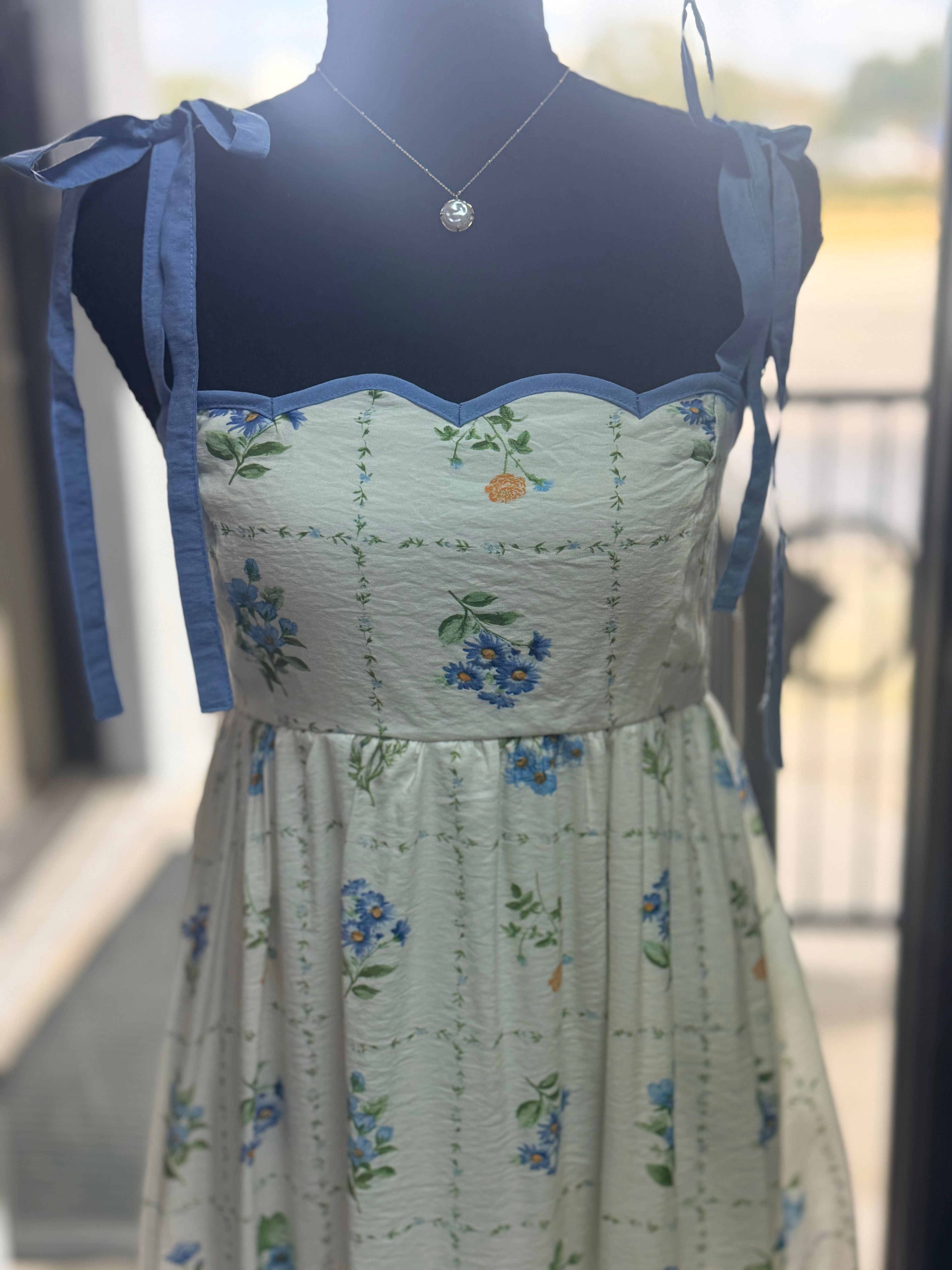 FLORAL PATTERN SCALLOPED DRESS